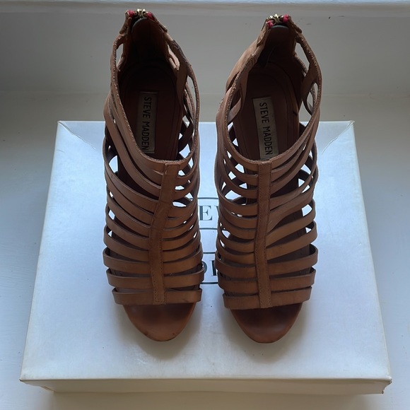 Steve Madden tan strappy leather 5 inch heel. - Picture 2 of 5